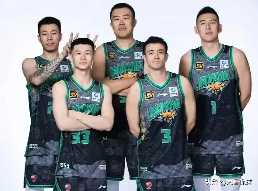 九游网页客户端-辽东金雕队对阵皖江雷霆队，F1总决赛险胜，内线统治篮板——教练团队居功至伟的简单介绍