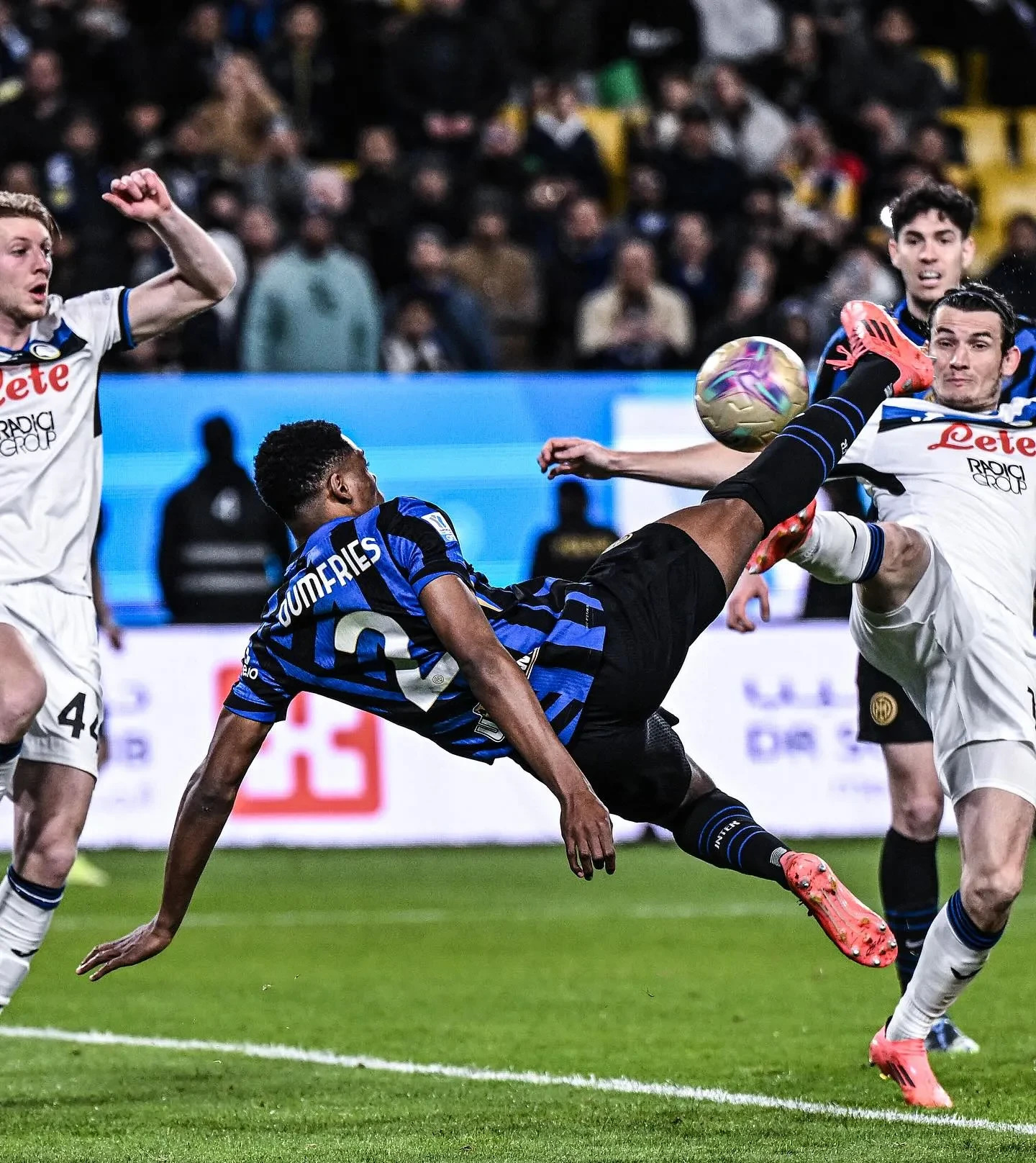 九游网页平台-国外最美撑杆跳女运动员